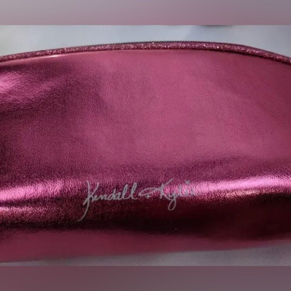 NWT Kendall and Kylie makeup bag - Picture 8 of 11